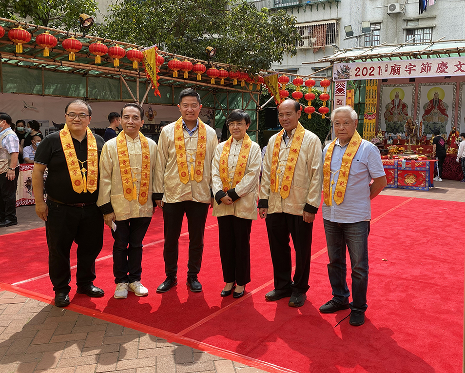 261635221690263213.jpg S_廟宇節慶.支持單位與文化局局長合照.jpg
